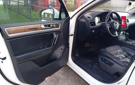 Volkswagen Touareg III, 2011 год, 1 750 000 рублей, 12 фотография