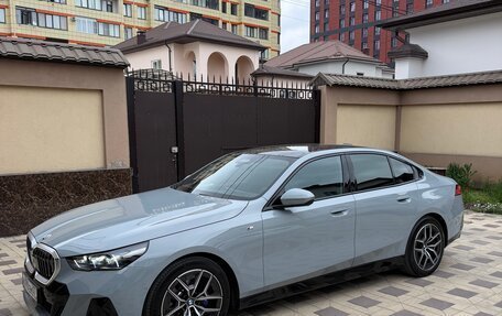BMW 5 серия, 2024 год, 6 980 000 рублей, 2 фотография