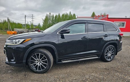 Toyota Highlander III, 2017 год, 3 400 000 рублей, 2 фотография