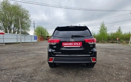 Toyota Highlander III, 2017 год, 3 400 000 рублей, 4 фотография