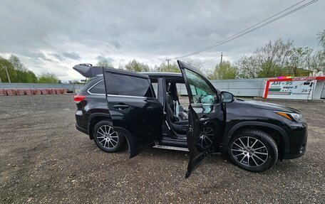 Toyota Highlander III, 2017 год, 3 400 000 рублей, 14 фотография