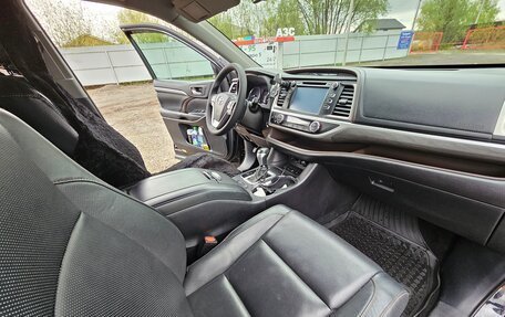 Toyota Highlander III, 2017 год, 3 400 000 рублей, 11 фотография