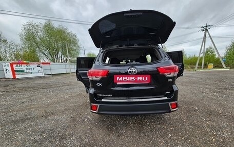 Toyota Highlander III, 2017 год, 3 400 000 рублей, 13 фотография