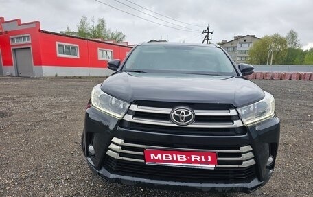 Toyota Highlander III, 2017 год, 3 400 000 рублей, 7 фотография