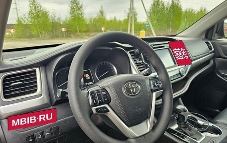Toyota Highlander III, 2017 год, 3 400 000 рублей, 8 фотография