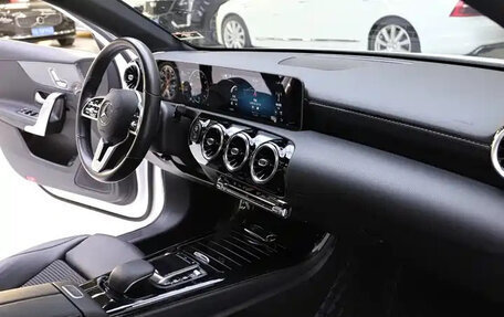 Mercedes-Benz A-Класс, 2021 год, 1 299 000 рублей, 10 фотография
