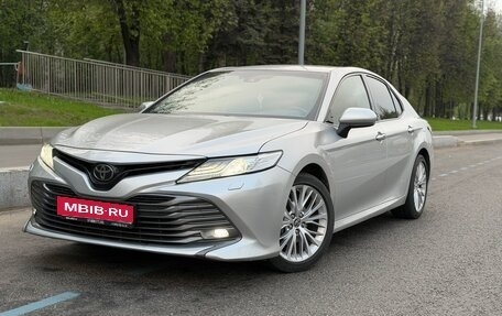 Toyota Camry, 2018 год, 2 350 000 рублей, 1 фотография