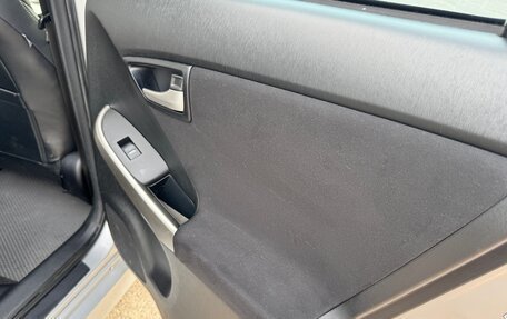 Toyota Prius, 2013 год, 1 260 000 рублей, 16 фотография