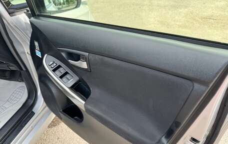 Toyota Prius, 2013 год, 1 260 000 рублей, 26 фотография