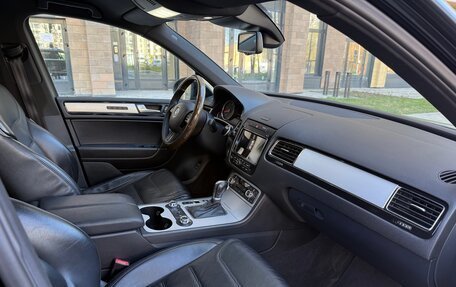 Volkswagen Touareg III, 2011 год, 1 750 000 рублей, 10 фотография