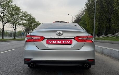 Toyota Camry, 2018 год, 2 350 000 рублей, 4 фотография