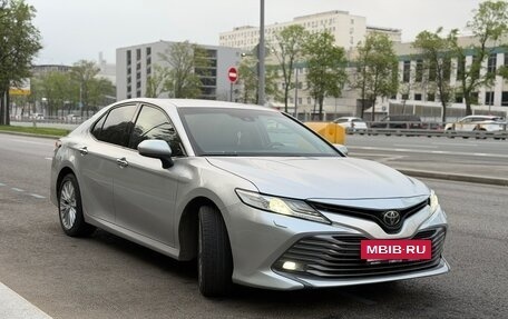 Toyota Camry, 2018 год, 2 350 000 рублей, 2 фотография