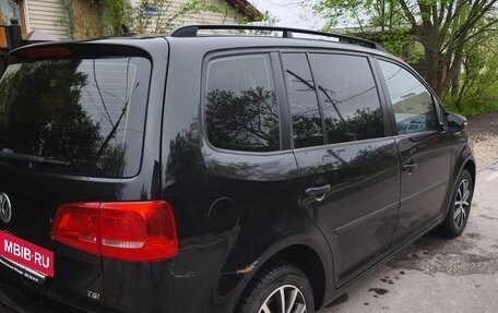 Volkswagen Touran III, 2014 год, 1 074 000 рублей, 2 фотография