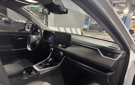 Toyota RAV4, 2024 год, 3 850 000 рублей, 3 фотография