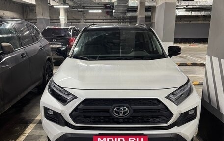 Toyota RAV4, 2024 год, 3 850 000 рублей, 2 фотография