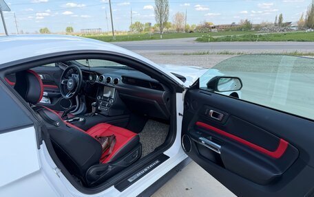 Ford Mustang VI рестайлинг, 2020 год, 3 850 000 рублей, 9 фотография