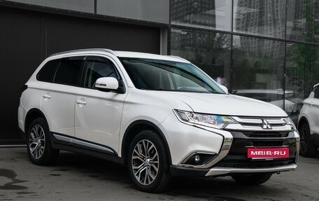 Mitsubishi Outlander III рестайлинг 3, 2018 год, 2 390 000 рублей, 3 фотография