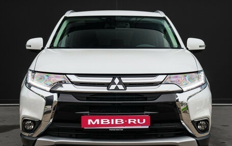 Mitsubishi Outlander III рестайлинг 3, 2018 год, 2 390 000 рублей, 2 фотография