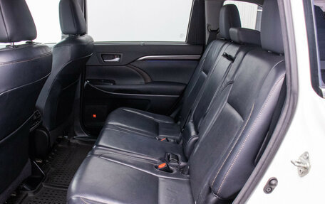 Toyota Highlander III, 2013 год, 2 600 000 рублей, 11 фотография
