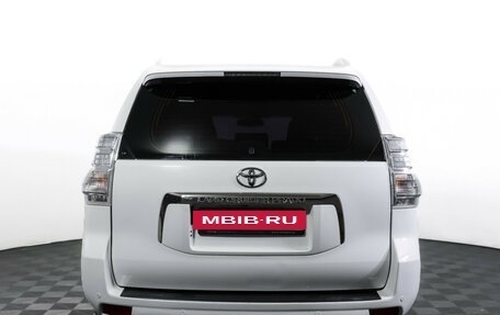 Toyota Land Cruiser Prado 150 рестайлинг 2, 2011 год, 2 690 000 рублей, 6 фотография