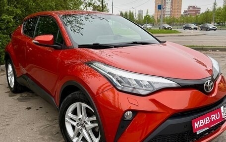 Toyota C-HR I рестайлинг, 2021 год, 2 950 000 рублей, 2 фотография