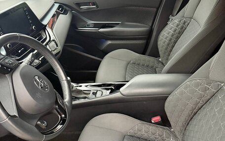 Toyota C-HR I рестайлинг, 2021 год, 2 950 000 рублей, 6 фотография