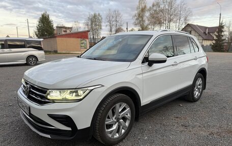Volkswagen Tiguan II, 2022 год, 2 900 000 рублей, 2 фотография