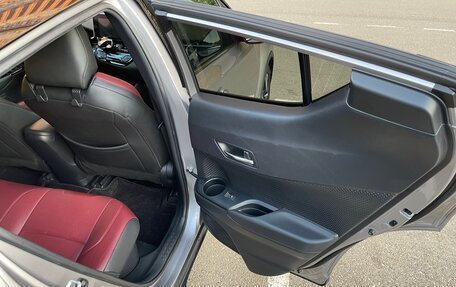 Toyota C-HR I рестайлинг, 2019 год, 2 700 000 рублей, 22 фотография