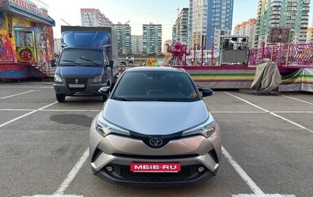 Toyota C-HR I рестайлинг, 2019 год, 2 700 000 рублей, 9 фотография