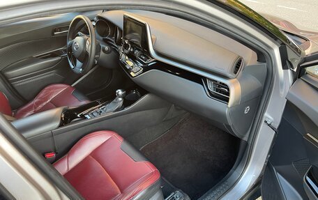 Toyota C-HR I рестайлинг, 2019 год, 2 700 000 рублей, 34 фотография