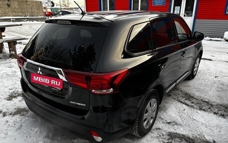 Mitsubishi Outlander III рестайлинг 3, 2015 год, 1 700 000 рублей, 4 фотография
