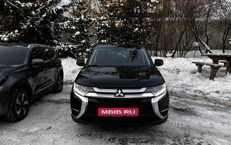Mitsubishi Outlander III рестайлинг 3, 2015 год, 1 700 000 рублей, 2 фотография