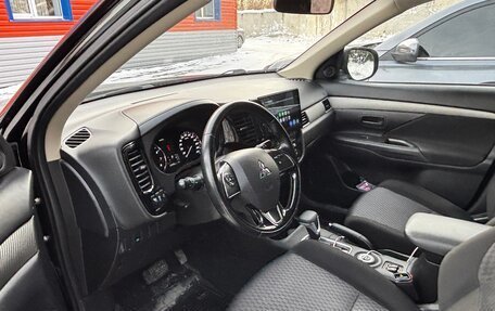 Mitsubishi Outlander III рестайлинг 3, 2015 год, 1 700 000 рублей, 8 фотография