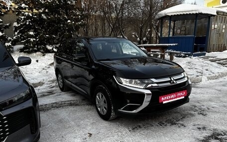 Mitsubishi Outlander III рестайлинг 3, 2015 год, 1 700 000 рублей, 3 фотография