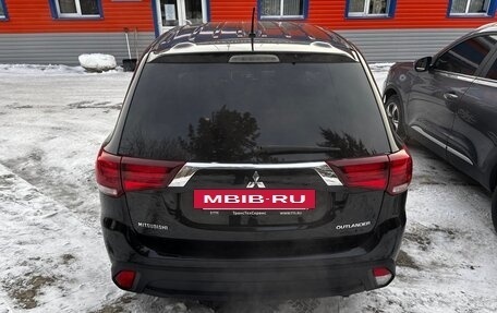 Mitsubishi Outlander III рестайлинг 3, 2015 год, 1 700 000 рублей, 5 фотография