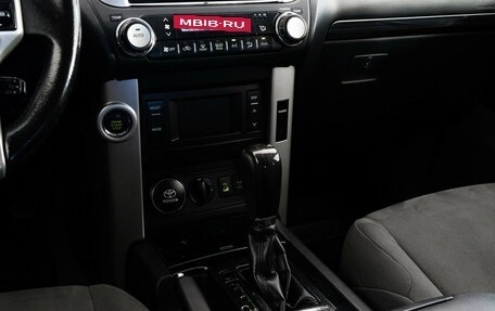 Toyota Land Cruiser Prado 150 рестайлинг 2, 2013 год, 2 499 000 рублей, 14 фотография