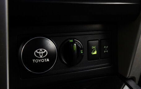 Toyota Land Cruiser Prado 150 рестайлинг 2, 2013 год, 2 499 000 рублей, 18 фотография