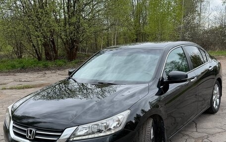 Honda Accord IX рестайлинг, 2013 год, 1 650 000 рублей, 2 фотография
