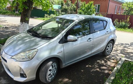 Toyota Aqua I, 2013 год, 900 000 рублей, 3 фотография