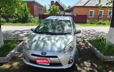Toyota Aqua I, 2013 год, 900 000 рублей, 2 фотография