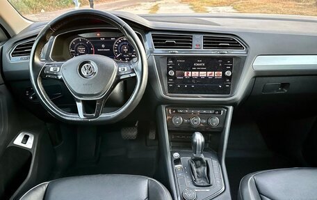 Volkswagen Tiguan II, 2018 год, 3 245 000 рублей, 2 фотография