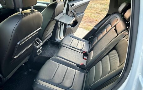 Volkswagen Tiguan II, 2018 год, 3 245 000 рублей, 15 фотография
