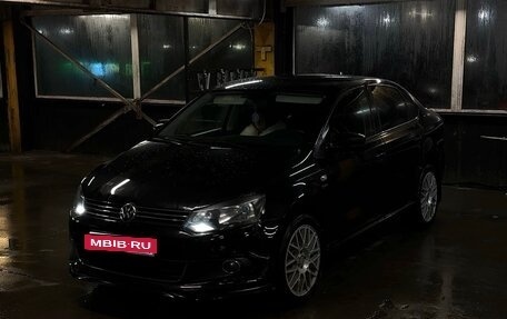 Volkswagen Polo VI (EU Market), 2013 год, 920 000 рублей, 2 фотография
