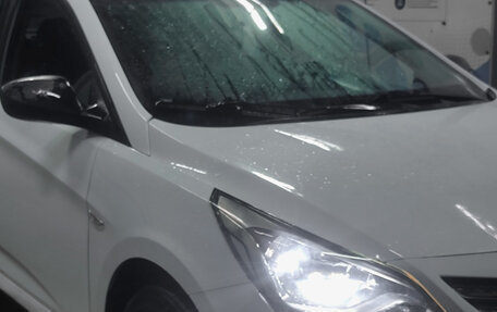 Hyundai Solaris II рестайлинг, 2015 год, 680 000 рублей, 4 фотография