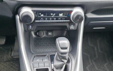 Toyota RAV4, 2020 год, 3 250 000 рублей, 12 фотография