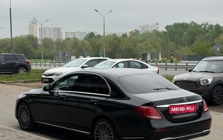 Mercedes-Benz E-Класс, 2018 год, 3 300 000 рублей, 5 фотография