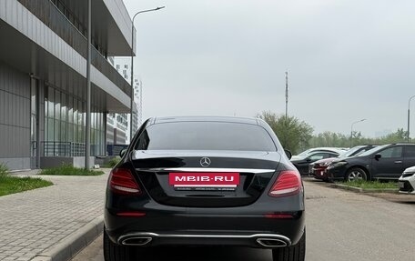 Mercedes-Benz E-Класс, 2018 год, 3 300 000 рублей, 4 фотография