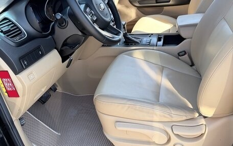 KIA Carnival III, 2017 год, 2 700 000 рублей, 7 фотография