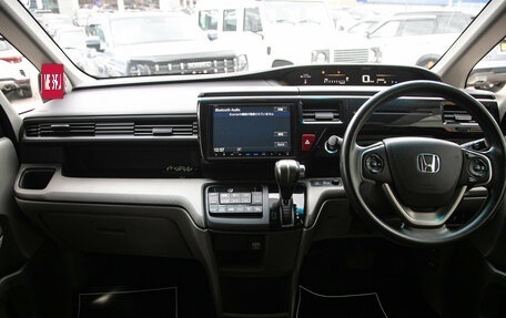 Honda Stepwgn IV, 2016 год, 1 559 000 рублей, 13 фотография