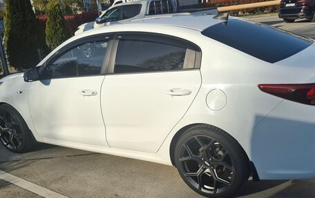KIA Rio IV, 2018 год, 1 250 000 рублей, 2 фотография